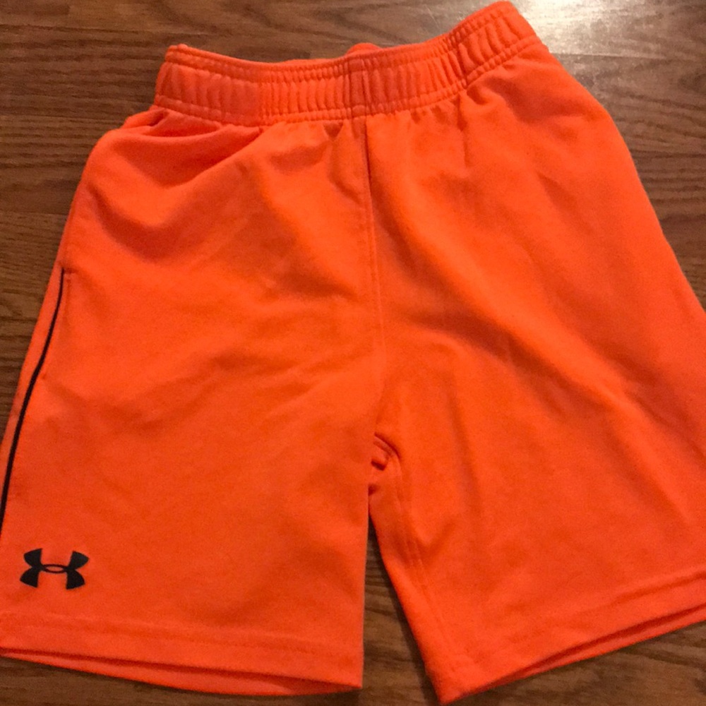 Boys 6T Under Armour shorts